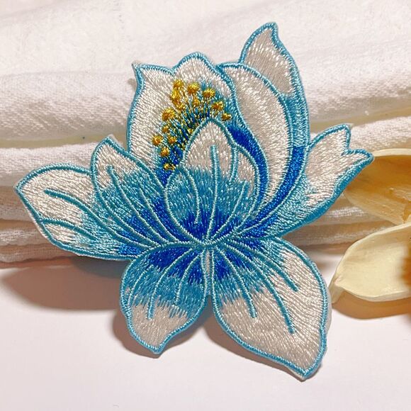 iron on‎ patch-blue lotus flower-crafts - Picture 1 of 3